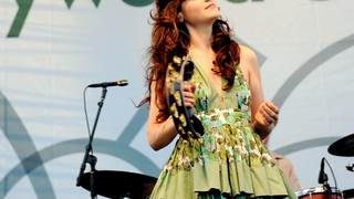 Zooey Deschanel Sues Steve Madden